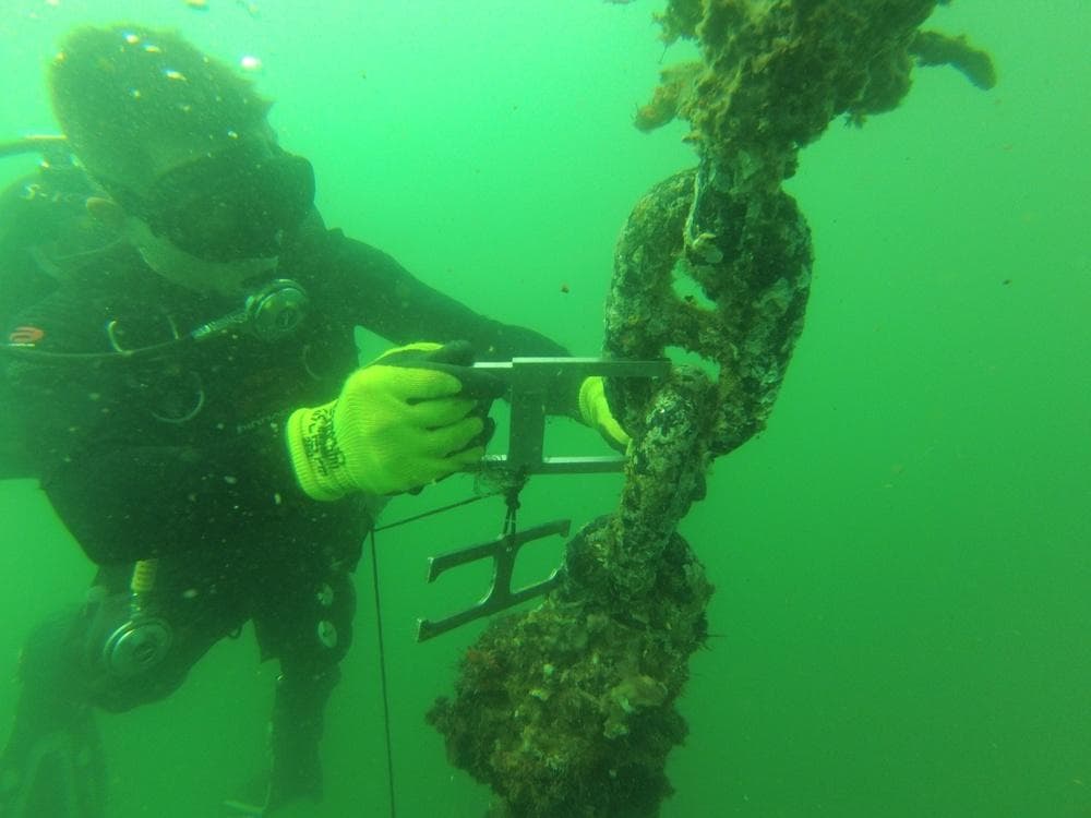 Reparación de maniobras de fondeo