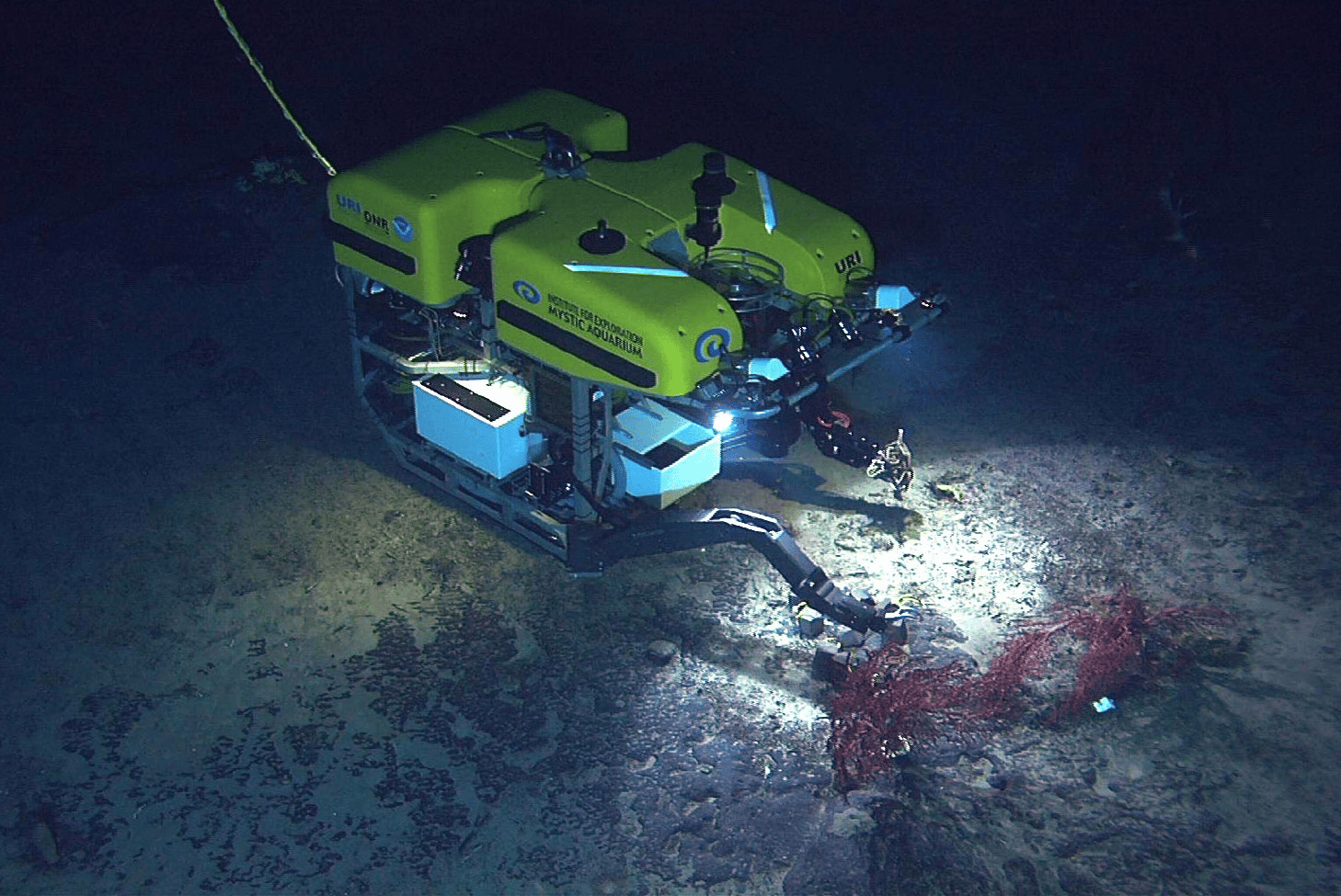 ROV realizando trabajos submarinos
